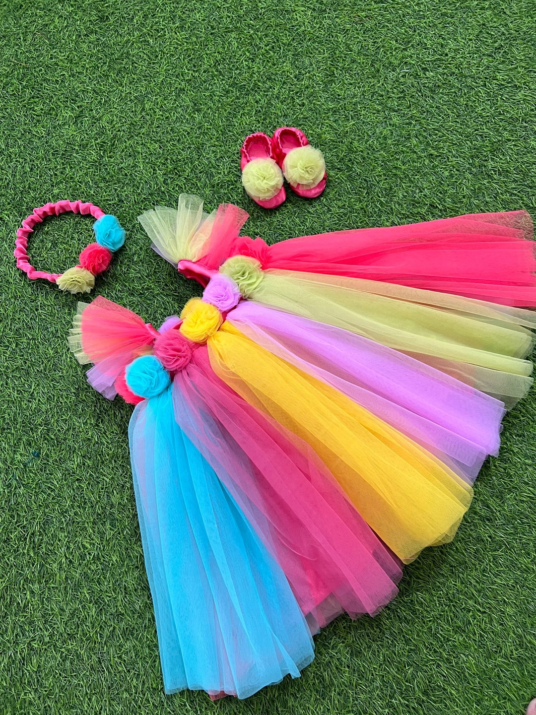 Kids netted frock with accessories